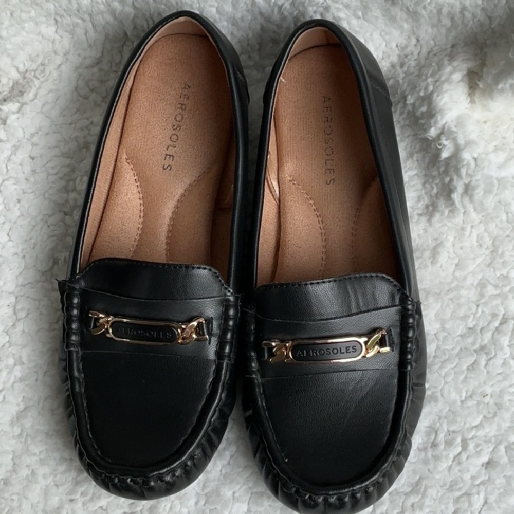 AEROSOLES Mallory Black Flats with Gold Tone Detail Like New Size 7